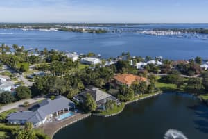 560 SW Bay Pointe Cir, Palm City, FL 34990, Sold 02/01/22