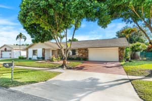 5457 Sandhurst Cir S, Lake Worth, FL 33463, Sold 02/01/22