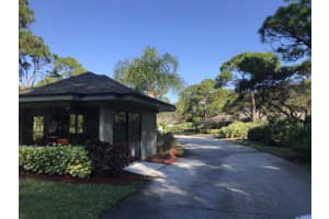 671 Centre Ct SW, Vero Beach, FL 32962, Sold 03/04/22