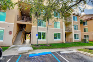 407 Villa Cir, Boynton Beach, FL 33435, Sold 02/14/22