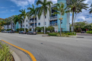 335 SE 6th Ave, Delray Beach, FL 33483, Sold 01/28/22