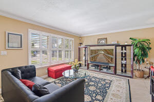 125 Gregory Pl, West Palm Beach, FL 33405, Sold 03/24/22