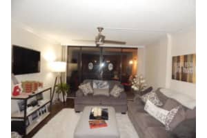 327 E Royal Palm Rd, Boca Raton, FL 33432, Sold 02/18/22