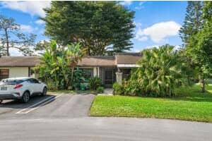 39 Seminole Ct E, Royal Palm Beach, FL 33411, Sold 01/28/22