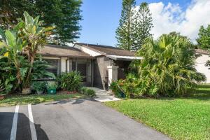 39 Seminole Ct E, Royal Palm Beach, FL 33411, Sold 01/28/22