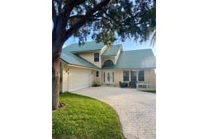 10381 SE Jupiter Narrows Dr, Hobe Sound, FL 33455, Sold 06/21/22