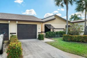 19 Ridge Pointe Dr, Boynton Beach, FL 33435, Sold 01/11/22