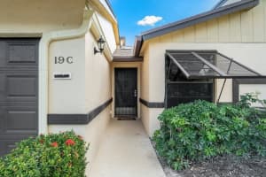 19 Ridge Pointe Dr, Boynton Beach, FL 33435, Sold 01/11/22