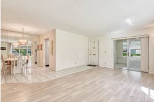 1102 S Oakridge Cir, Lantana, FL 33462, Sold 02/25/22