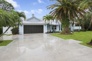 1046 SW Sand Oak Dr, Palm City, FL 34990, Sold 02/14/22