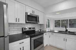 1632 NW 5th St, Boca Raton, FL 33486, Sold 02/06/22