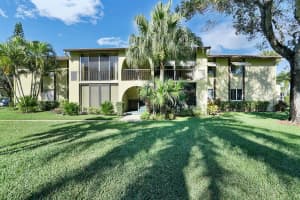 301 Pine Ridge Cir c2, Greenacres, FL 33463, Sold 04/12/22