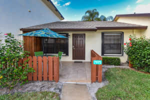 7975 SE Villa Cir, Hobe Sound, FL 33455, Sold 01/28/22