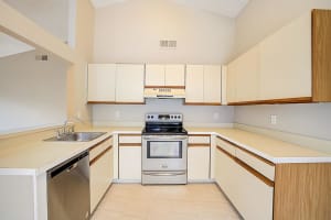 8606 SW 14th St, Pembroke Pines, FL 33025, Sold 04/07/22