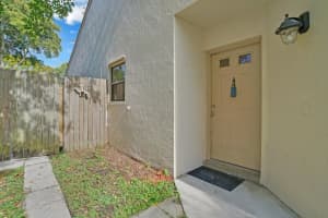 2 Whitehall Way, Boynton Beach, FL 33436, Sold 02/07/22