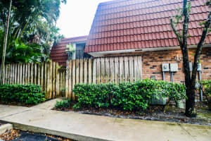 9890 NW 6th Pl, Plantation, FL 33324, Sold 02/14/22