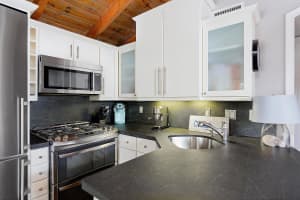 323 Sandpiper Ln, Delray Beach, FL 33483, Sold 05/06/22