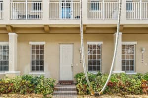 2515 NW 7th St, Boynton Beach, FL 33426, Sold 03/30/22