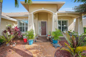 295 SW Vista Lake Dr, Port St. Lucie, FL 34953, Sold 05/27/22