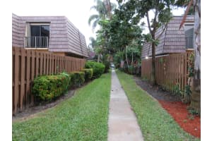 643 Springdale Cir, Palm Springs, FL 33461, Sold 03/28/22