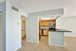 2936 Lake Shore Dr APT 308, Riviera Beach, FL 33404, Sold 04/01/22
