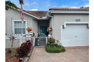 8051 S Aragon Blvd UNIT 4, Sunrise, FL 33322, Sold 04/04/22