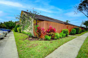 143 Springdale Cir, Palm Springs, FL 33461, Sold 03/09/22