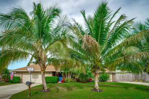 8 SE Hitching Post Cir, Tequesta, FL 33469, Sold 03/10/22