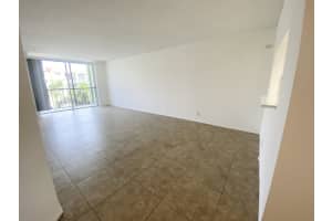 5300 NE 24th Terrace #425, Fort Lauderdale, FL 33308, Sold 04/28/22