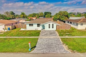 876 Gardenia Dr, Royal Palm Beach, FL 33411, Sold 03/30/22