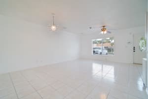 6256 Oakview Ln, Lake Worth, FL 33463, Sold 03/25/22