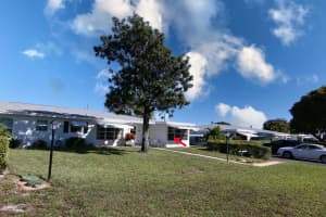 1087 N Oakridge Cir, Lantana, FL 33462, Sold 03/23/22