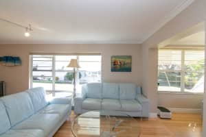 1087 N Oakridge Cir, Lantana, FL 33462, Sold 03/23/22