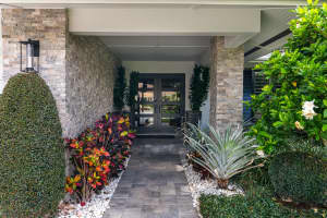 727 Pine Lake Dr, Delray Beach, FL 33445, Sold 06/15/22