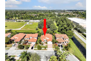 8225 Phoenician Ct, Davie, FL 33328, Sold 04/11/22