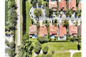 8225 Phoenician Ct, Davie, FL 33328, Sold 04/11/22