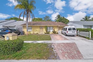 5819 Dewitt Pl, Lake Worth, FL 33463, Sold 08/31/22
