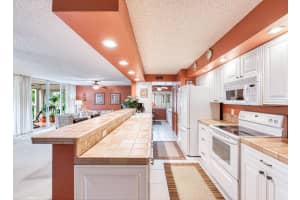 106 Half Moon Cir APT H2, Hypoluxo, FL 33462, Sold 03/31/22