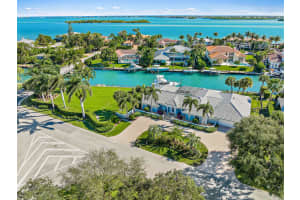 2 E High Point Rd, Stuart, FL 34996, Sold 03/30/22