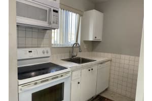 6112 Forest Hill Blvd APT 109, West Palm Beach, FL 33415, Sold 04/29/22