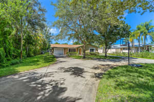 5389 Canal Dr, Lake Worth, FL 33463, Sold 04/20/22