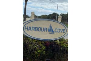 2404 Harbour Cove Dr, Fort Pierce, FL 34949, Sold 04/29/22