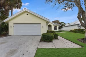 7581 SE Autumn Ln, Hobe Sound, FL 33455, Sold 03/11/22