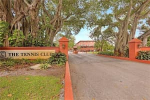 650 Tennis Club Dr APT 310, Fort Lauderdale, FL 33311, Sold 05/11/22