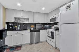 604 NW 13th St #33, Boca Raton, FL 33486, Sold 04/26/22