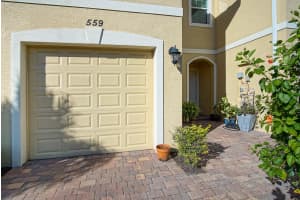 559 SW Glen Crest Way, Stuart, FL 34997, Sold 04/06/22
