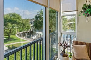 930 Dogwood Dr APT 359, Delray Beach, FL 33483, Sold 03/31/22