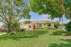 5 Oakwood Ct, Boynton Beach, FL 33426, Sold 04/29/22