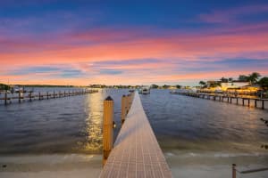 695 NE 15th Pl, Boynton Beach, FL 33435, Sold 04/29/22