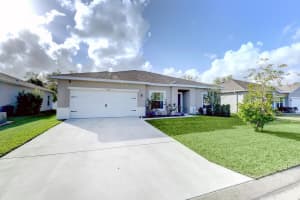 5360 Oakland Lake Cir, Fort Pierce, FL 34951, Sold 03/28/22